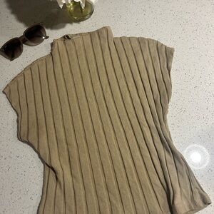 Chic mock neck Tan Ribbed Women's Top, size medium